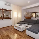 Amazing Grande With Swimming Pool * 斯维蒂佩塔