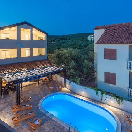 Amazing Grande With Swimming Pool Willa *