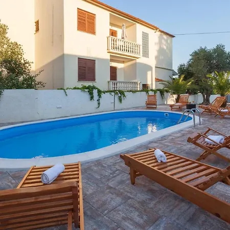 Amazing Grande With Swimming Pool Willa *
