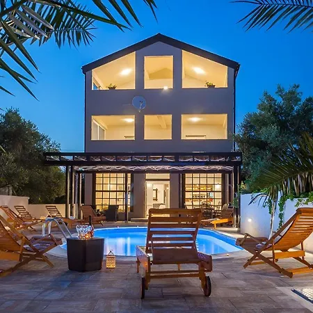 Amazing Grande With Swimming Pool Sveti Petar (Zadar)