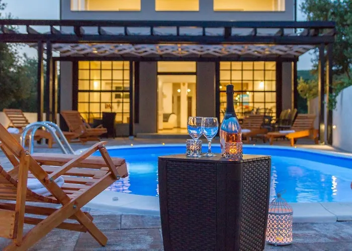 Amazing Grande With Swimming Pool *