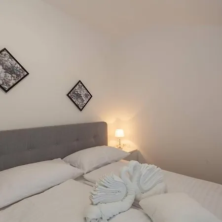 Amazing Grande With Swimming Pool