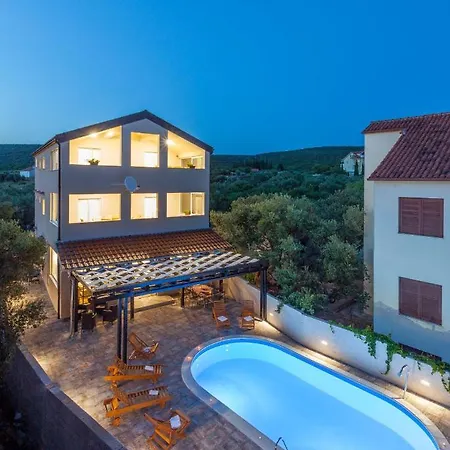 Amazing Grande With Swimming Pool