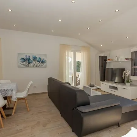 Amazing Grande With Swimming Pool *