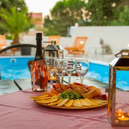 Amazing Grande With Swimming Pool