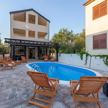 Villa Amazing Grande With Swimming Pool