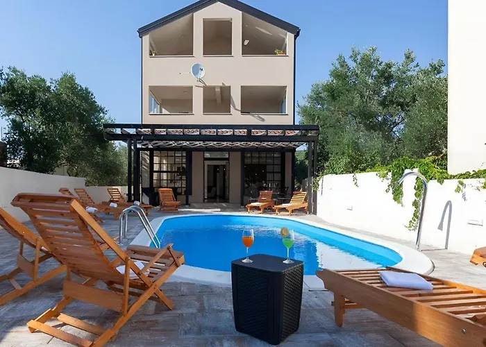 Amazing Grande With Swimming Pool